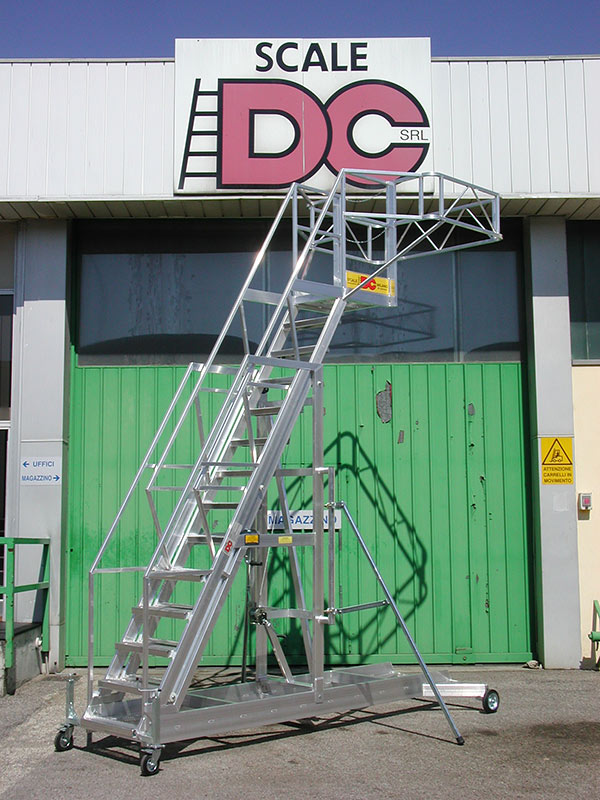 scala a sbalzo per manutenzione autobotti, cisterne, automezzi, ...